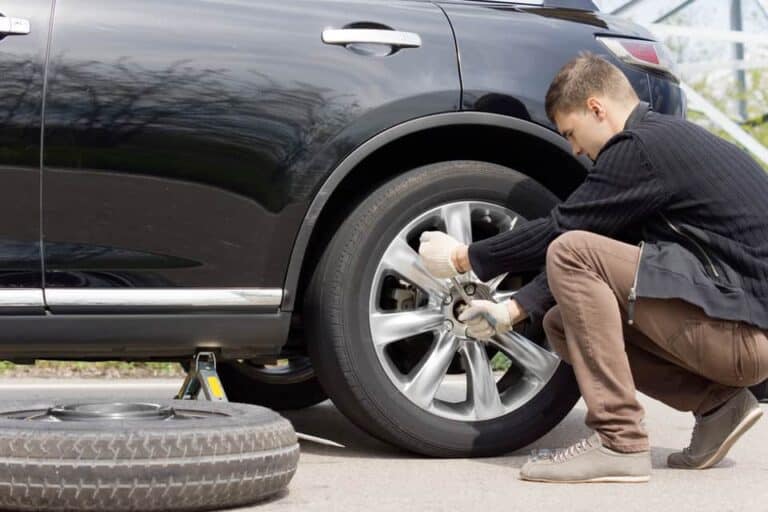¿Cómo cambiar un neumático?